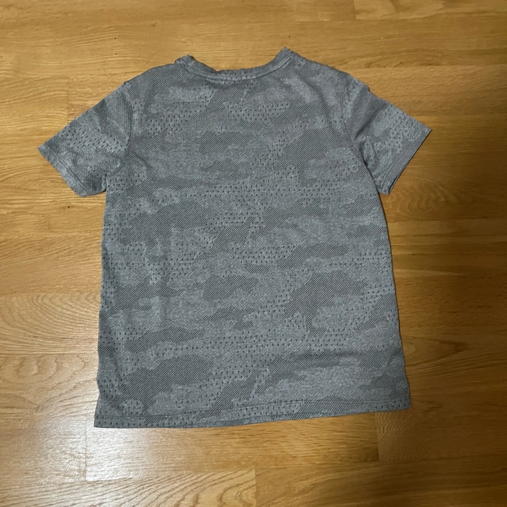 Gray Reebok T-shirt - Picture 2 of 4